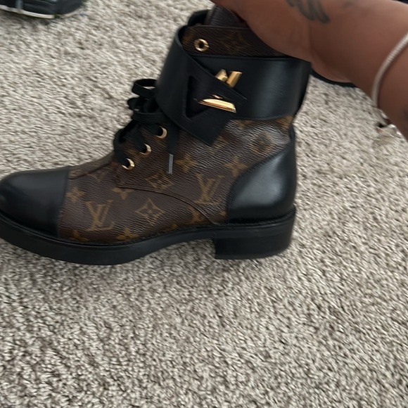 Authentic louis Vuitton wonderland boots size 39 1/2 - Picture 3 of 7